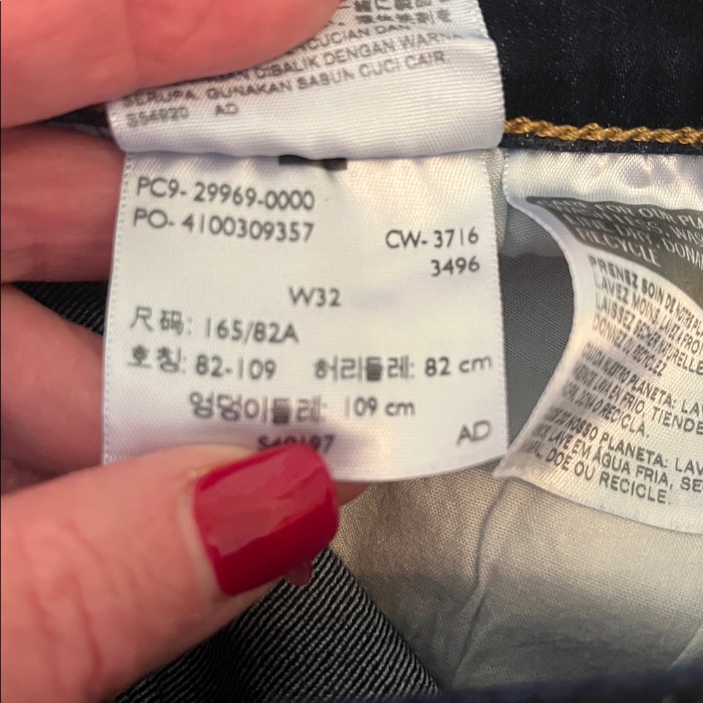 Levi’s Bermuda Denim Shorts - Picture 8 of 8